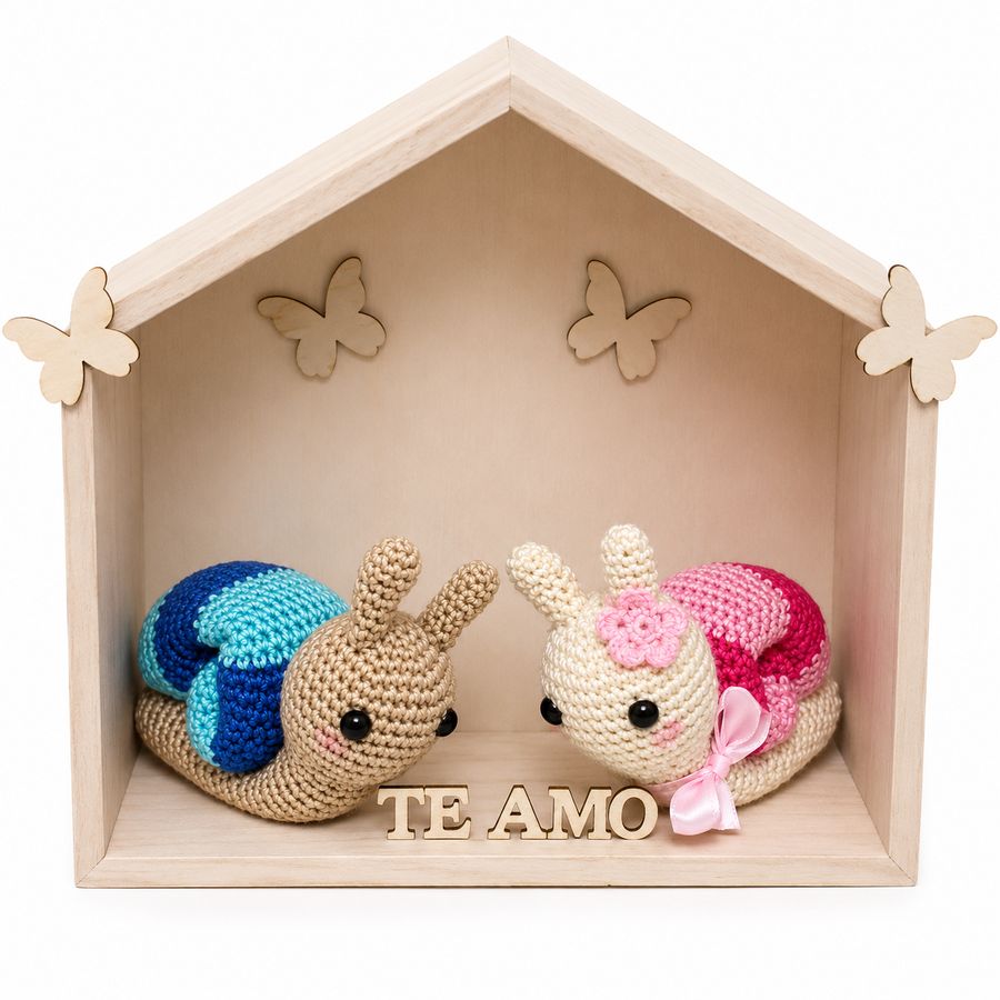 Pareja de amigurumis de caracol con mensaje Te amo
