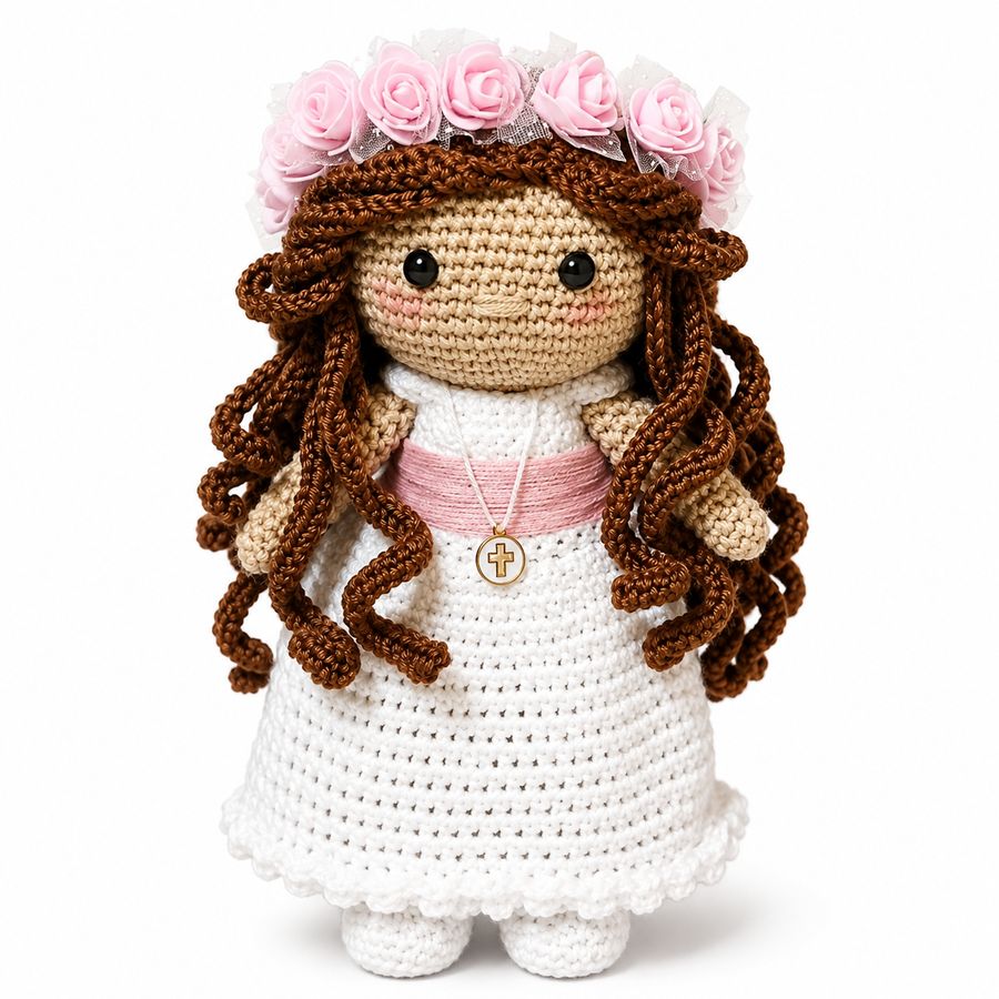 Muñeca de comunión con corona de rosas rosas y rosario