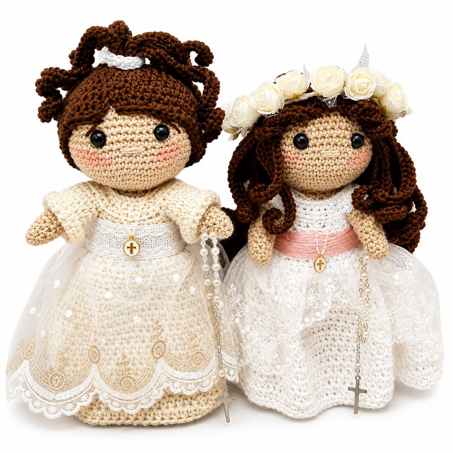 Muñecas de comunión con vestido de encaje y rosario