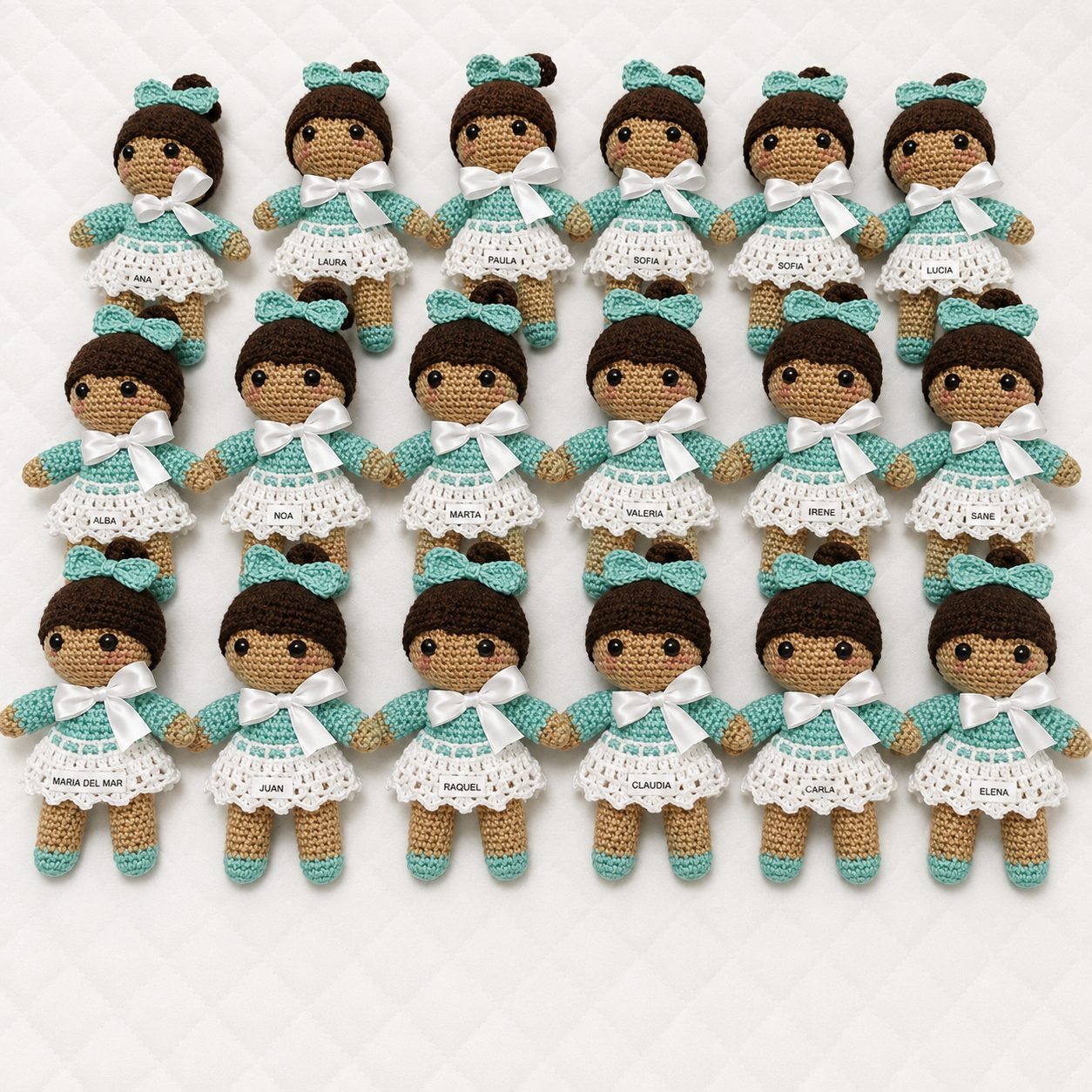 Muñecas amigurumi personalizadas con nombre, tejidas a mano